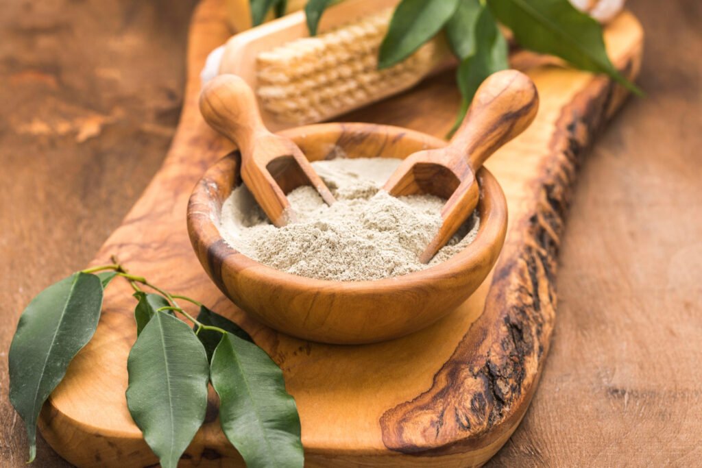 Fresh ashwagandha root and powder - complete guide to ashwagandha benefits and dosage